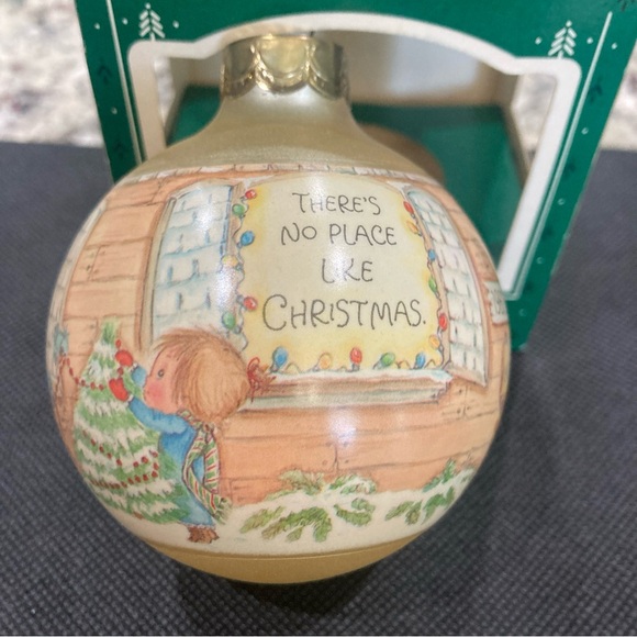 Hallmark Betsey Clark 1987 ornament “There’s no place like Christmas Preowned - Picture 3 of 7